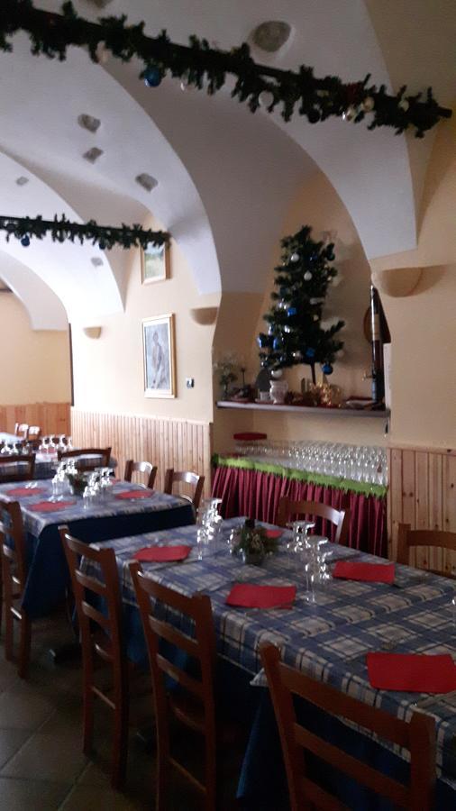 Trattoria Bar Pace Hotell Re Exteriör bild